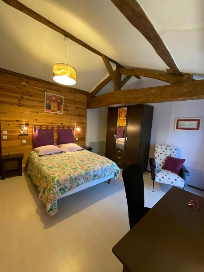 Chambres, Table D'Hotes Et Gites Les Mesanges Saint-Jean-de-Sauves Екстер'єр фото