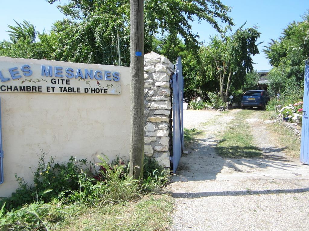 Chambres, Table D'Hotes Et Gites Les Mesanges Saint-Jean-de-Sauves Екстер'єр фото