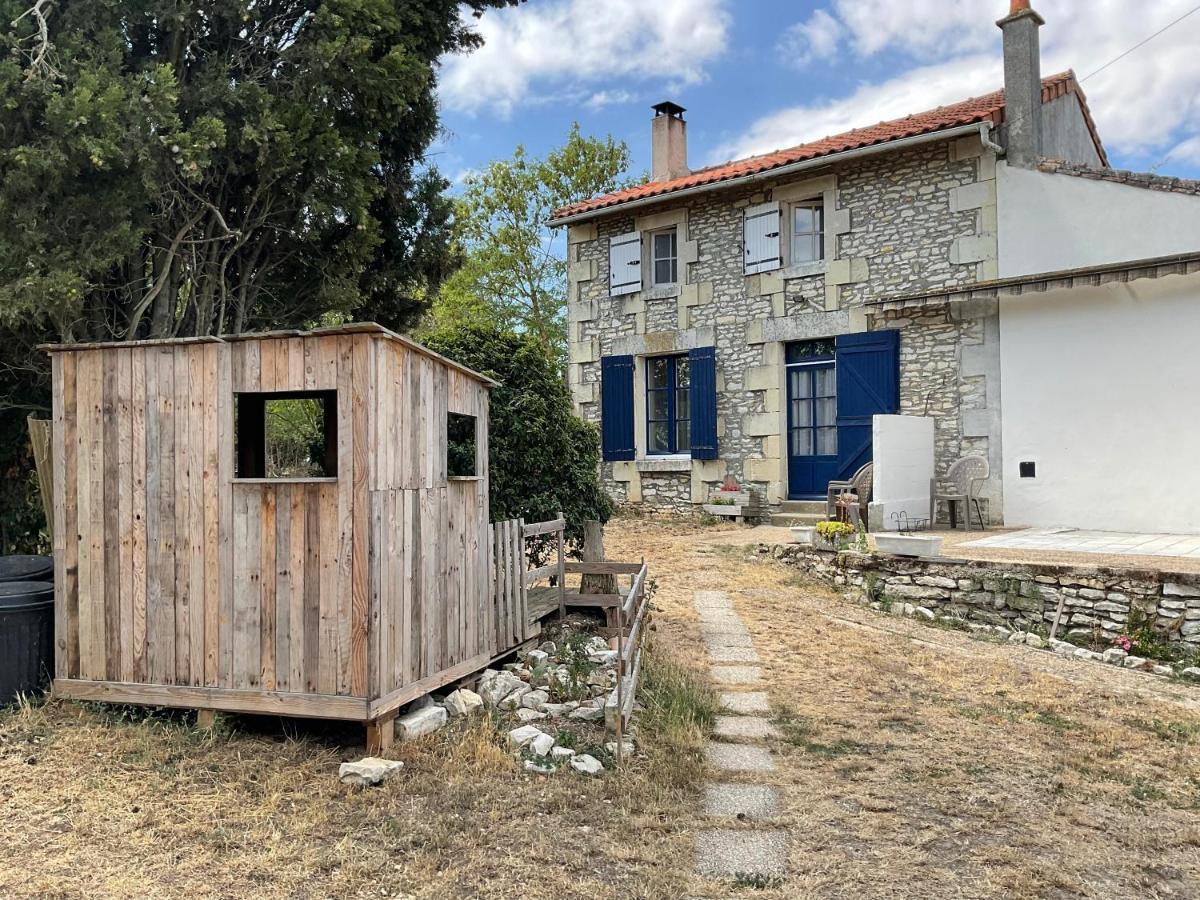 Chambres, Table D'Hotes Et Gites Les Mesanges Saint-Jean-de-Sauves Екстер'єр фото