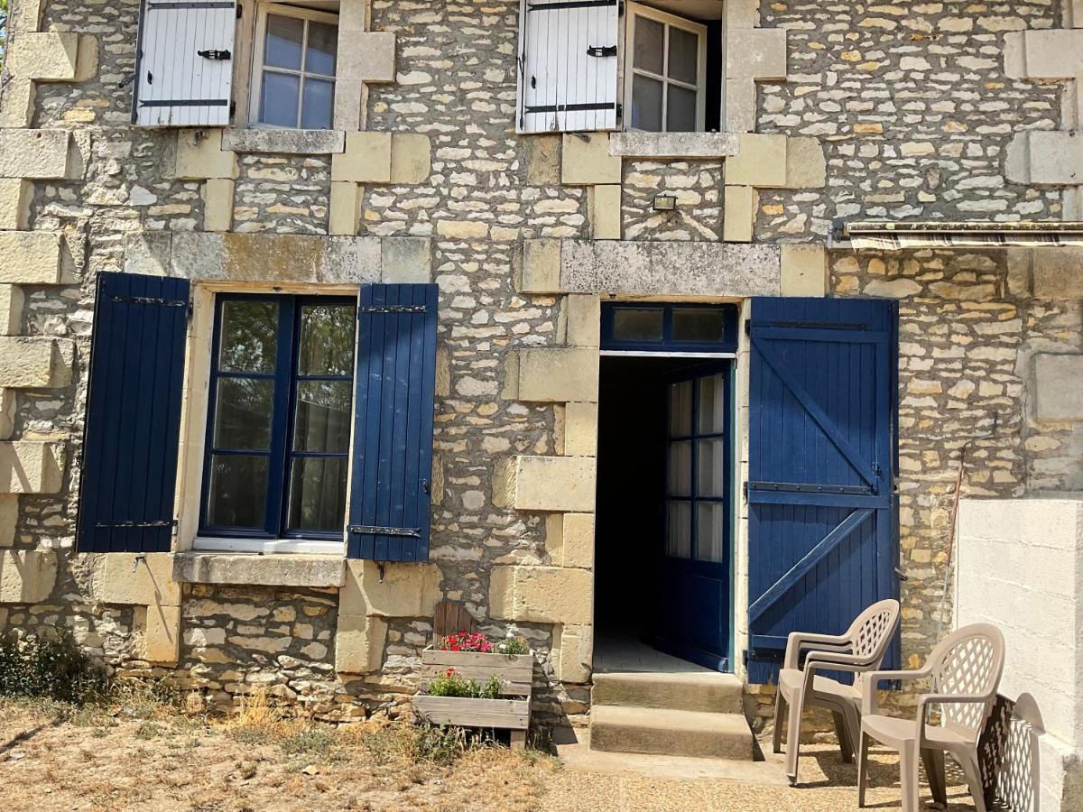 Chambres, Table D'Hotes Et Gites Les Mesanges Saint-Jean-de-Sauves Екстер'єр фото